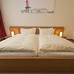 Crede Hotel